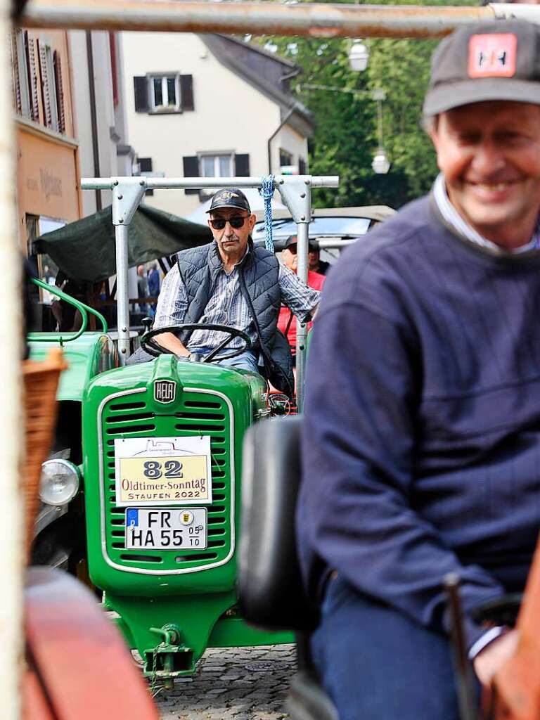 Das Wetter spielte prchtig mit und lockte zusammen mit 116 exquisiten Oldtimern Tausende zum verkaufsoffenen Sonntag in die Staufener Altstadt – zum Shoppen, genieen und bestaunen unterschiedlichster Gefhrte der Automobilhistorie.