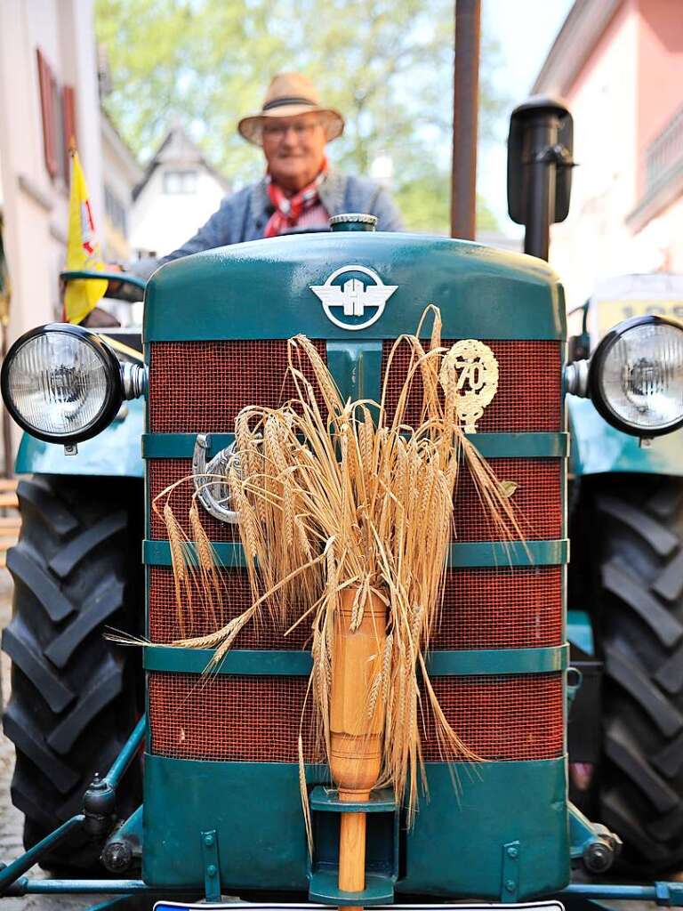 Das Wetter spielte prchtig mit und lockte zusammen mit 116 exquisiten Oldtimern Tausende zum verkaufsoffenen Sonntag in die Staufener Altstadt – zum Shoppen, genieen und bestaunen unterschiedlichster Gefhrte der Automobilhistorie.