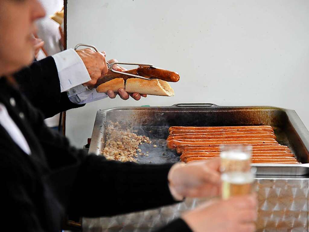 Geht in Staufen gut zusammen: Die lange Rote und das Glas feiner Winzersekt