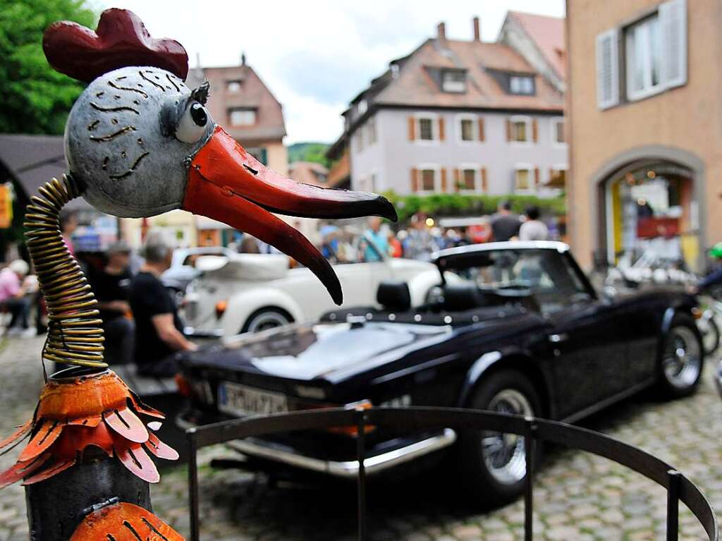 Das Wetter spielte prchtig mit und lockte zusammen mit 116 exquisiten Oldtimern Tausende zum verkaufsoffenen Sonntag in die Staufener Altstadt – zum Shoppen, genieen und bestaunen unterschiedlichster Gefhrte der Automobilhistorie.