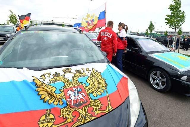 Ukrainer empört über Pro-Putin-Autokorso in Freiburg