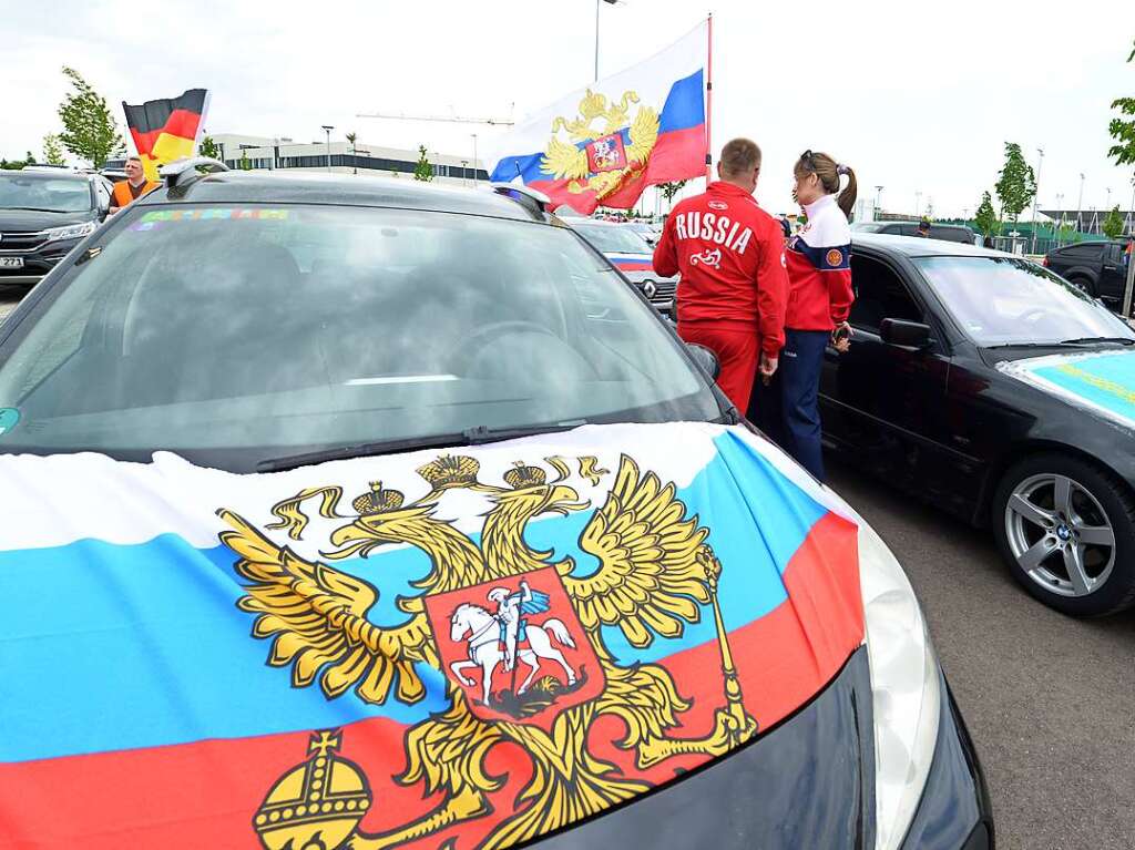 Demonstration von russischstmmigen Menschen pro Russland und Putin