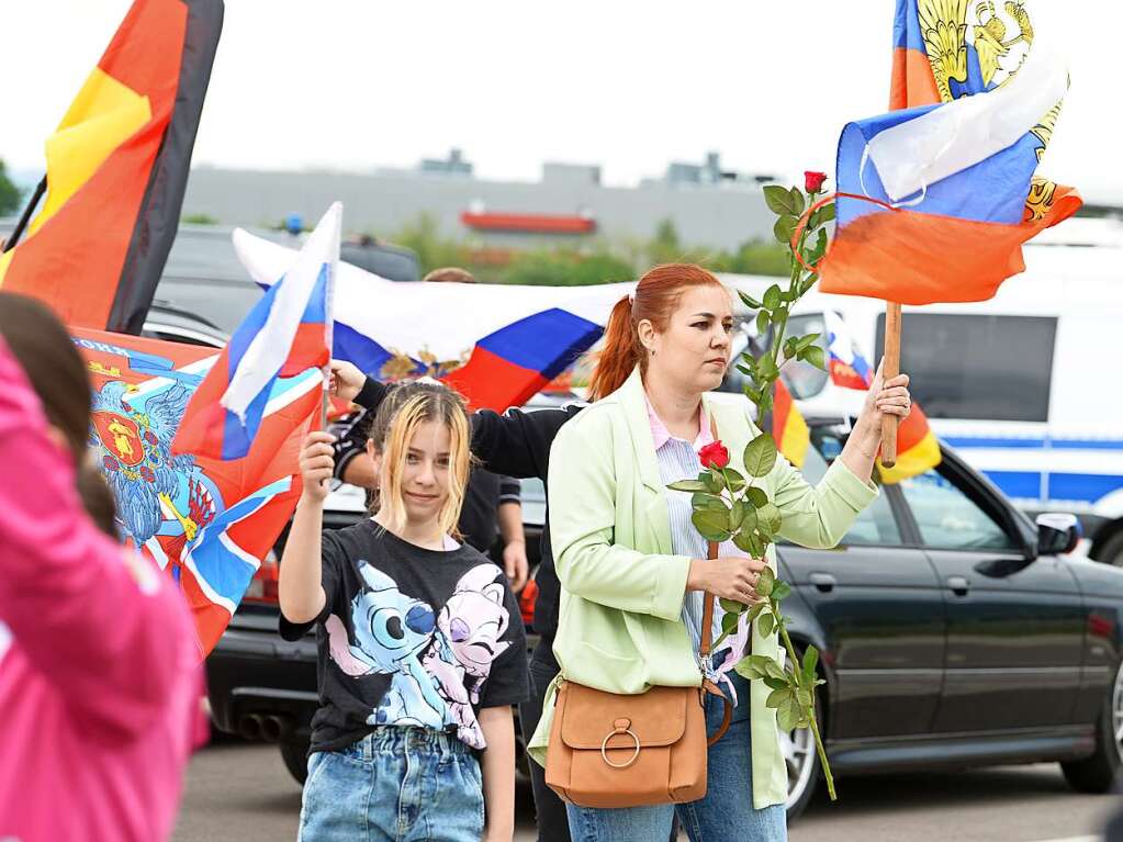 Demonstration von russischstmmigen Menschen pro Russland und Putin