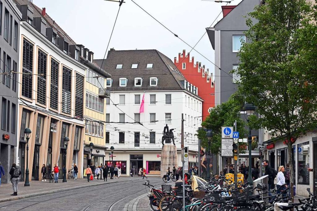 Dieselbe Kreuzung rund 60 Jahre später...äude wehen nun magentafarbene Flaggen.  | Foto: Thomas Kunz