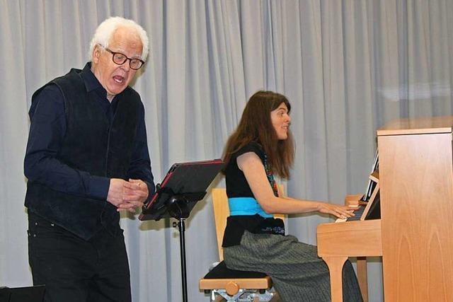 Uli Fhre und Pianistin Timea Djerdj bringen Hebel in Lrrach zum Klingen