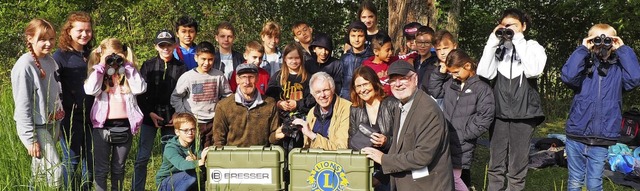 Armin Wikmann freute sich ber die Spe...sogleich zur Vogelbeobachtung genutzt.  | Foto: Herbert Frey