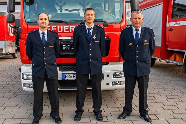 Dominik Scherer (Mitte) ist der neue K...er Kommandant  ist  Dominik Waldkirch.  | Foto: Hubert Gemmert