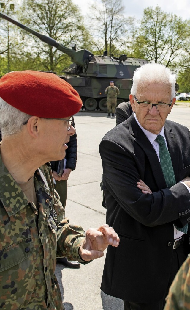 Auf Besuch in der Albkaserne: Winfried Kretschmann   | Foto: Silas Stein