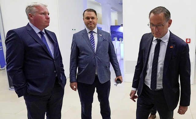 Gedrckte Stimmung: Jrg Nobis (l.), S... denen die AfD aus dem Landtag fliegt.  | Foto: Marcus Brandt (dpa)