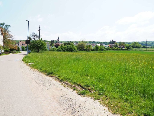 Hier, am westlichen Dorfrand von Wittl...ist die Gemeinde ein Neubaugebiet aus.  | Foto: Herbert Frey