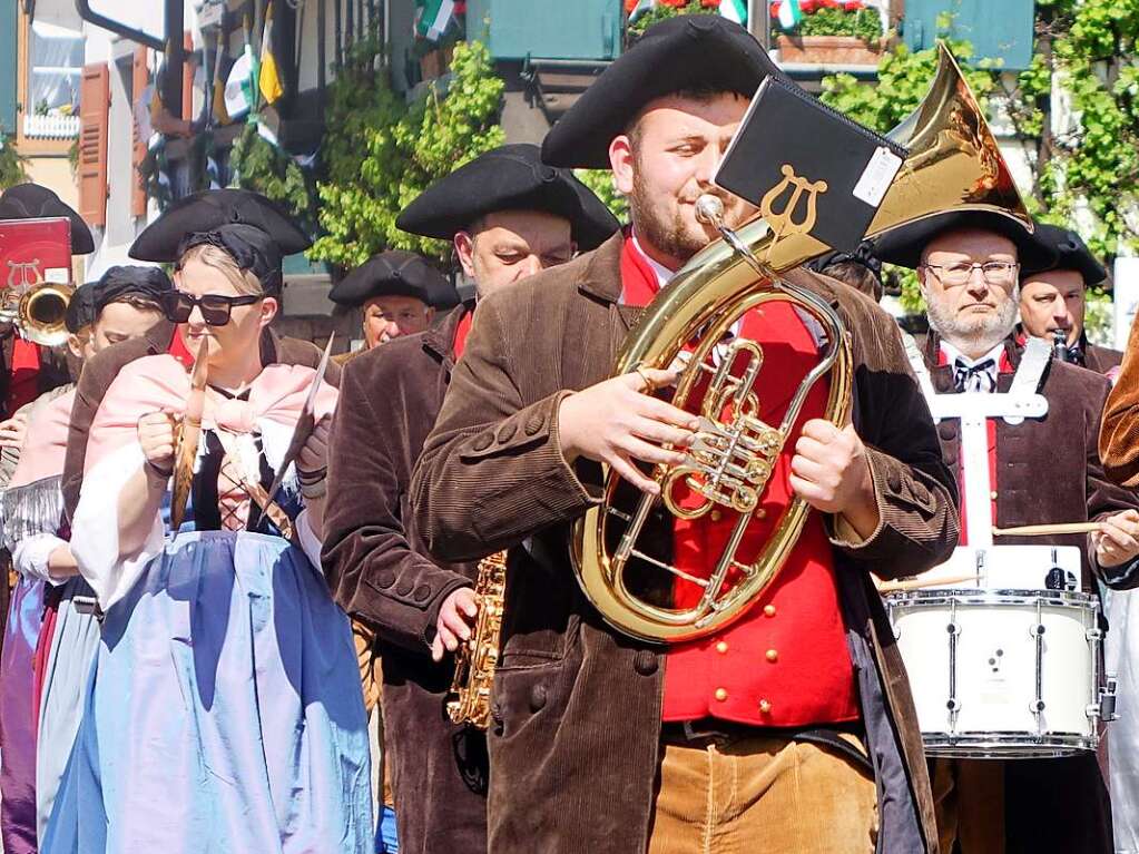 Die Hebelmusik fhrte den Festzug durch das Hebeldorf an