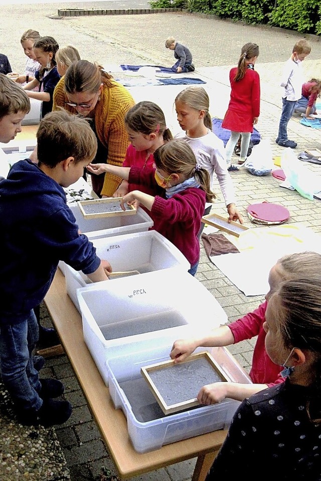 Fr einen Tag verwandelte sich der Nor...ne &#8222;Freiluft-Papiermhle&#8220;.  | Foto: Reiner Merz