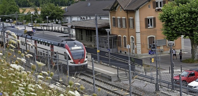 Das Neun-Euro-Ticket gilt auf der SBB-...n, hier im Bild der Bahnhof Jestetten.  | Foto:  Thomas Gntert