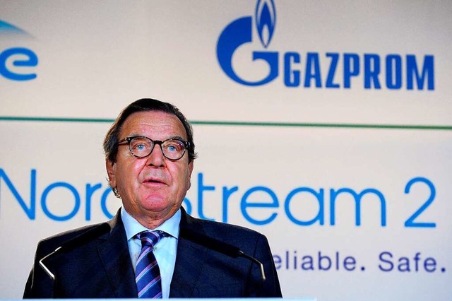 Gerhard Schrder bei einer Rede im Rah...ements fr die Nord-Stream-2-Pipeline.  | Foto: ERIC PIERMONT (AFP)