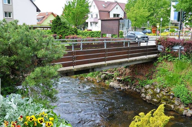 Die Fugngerbrcke ber die Glotter  muss erneuert werden.  | Foto: Christian Ringwald