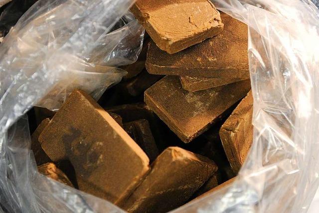 Polizei findet bei einem mutmalichen Drogendealer 800 Gramm Haschisch