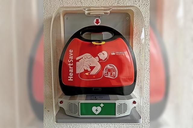 Defibrillator ans Feuerwehrgerätehaus