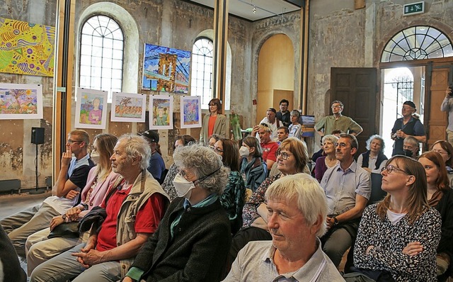 Zahlreiche Interessierte kamen zur Ver...usstellung in die ehemalige Synagoge.   | Foto: Sandra Decoux