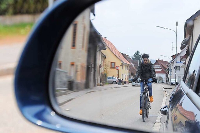 In der Ortsdurchfahrt Langenau sind vi...Nun wird ber eine Querung diskutiert.  | Foto: Nicolai Kapitz