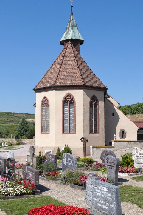 Die Vituskapelle am Südrand des Kaiser...le des Ihringer Ortsteils Wasenweiler.  | Foto: Helmut Rothermel