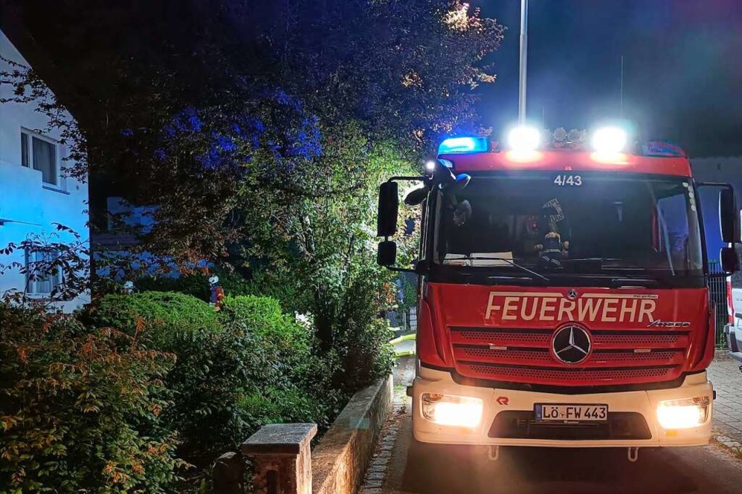 Ein Einsatzfahrzeug vor dem Brandort  | Foto: Freiwillige Feuerwehr Weil
