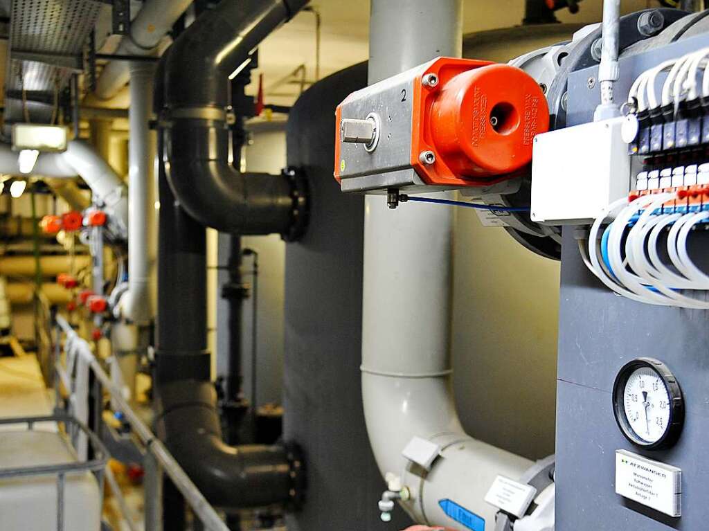 Spannende Einblicke in die immense Technik in den Katakomben der Vita Classica Therme in Bad Krozingen bekamen 30 BZ-Leser bei einer BZ-Hautnah-Veranstaltung – und durften Thermalwasser direkt aus 600 Metern Tiefe probieren.