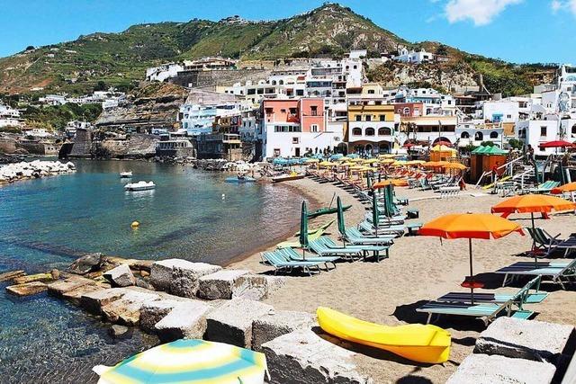 Zu Fuß die Vulkaninsel Ischia im Golf von Neapel durchstreifen