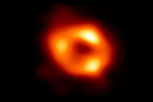 Erstes Bild von Schwarzem Loch im Zentrum der Milchstraße veröffentlicht