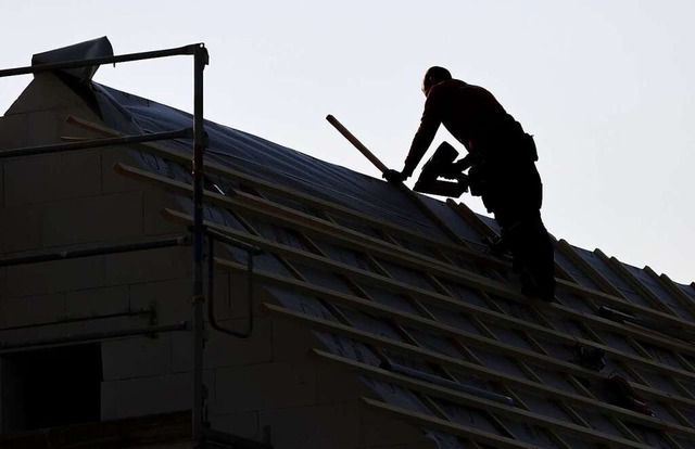 Auch in der Baubranche ist die Stimmung schlechter geworden.   | Foto: Jan Woitas (dpa)