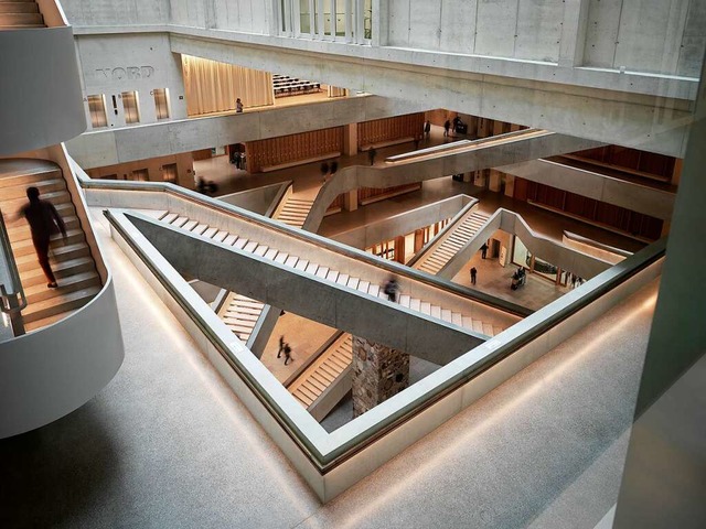 Ein Gewirr an Treppen: Der Neubau der ...ffneten Objekte bei  Open House Basel.  | Foto: Andrea Helbling