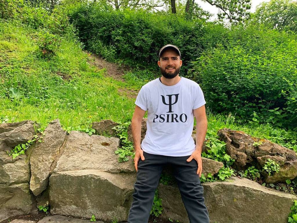Der Freiburger Psychologe Yannik Rieder hat das Label Psiro gegründet.  | Foto: Carolin Johannsen