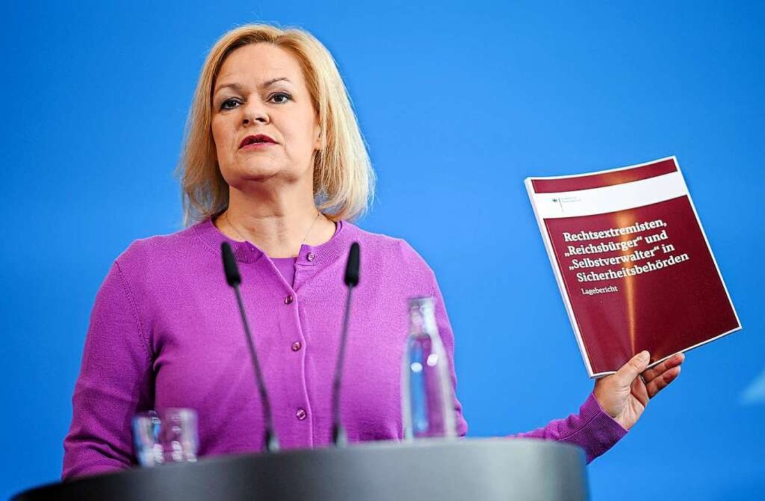 Nancy Faeser (SPD), Bundesministerin d...xtremisten in Sicherheitsbehörden vor.  | Foto: Britta Pedersen (dpa)