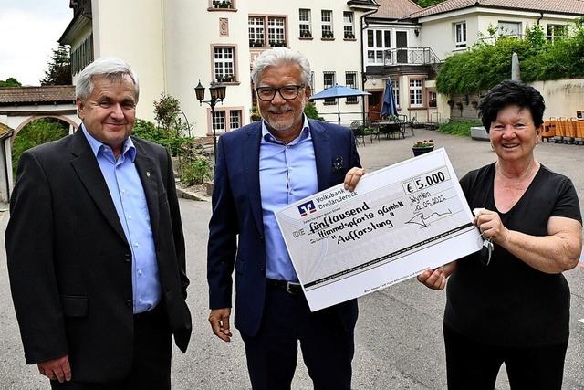 5000-Euro-Spende für die Aufforstung