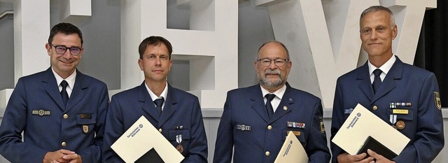 Jens Olaf Sandmann, der stellvertreten...er und Frank Schmidt aus (von links).   | Foto: Wolfgang Knstle
