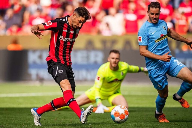 Lucas Alario trifft zur Leverkusener Fhrung.  | Foto: Marius Becker (dpa)