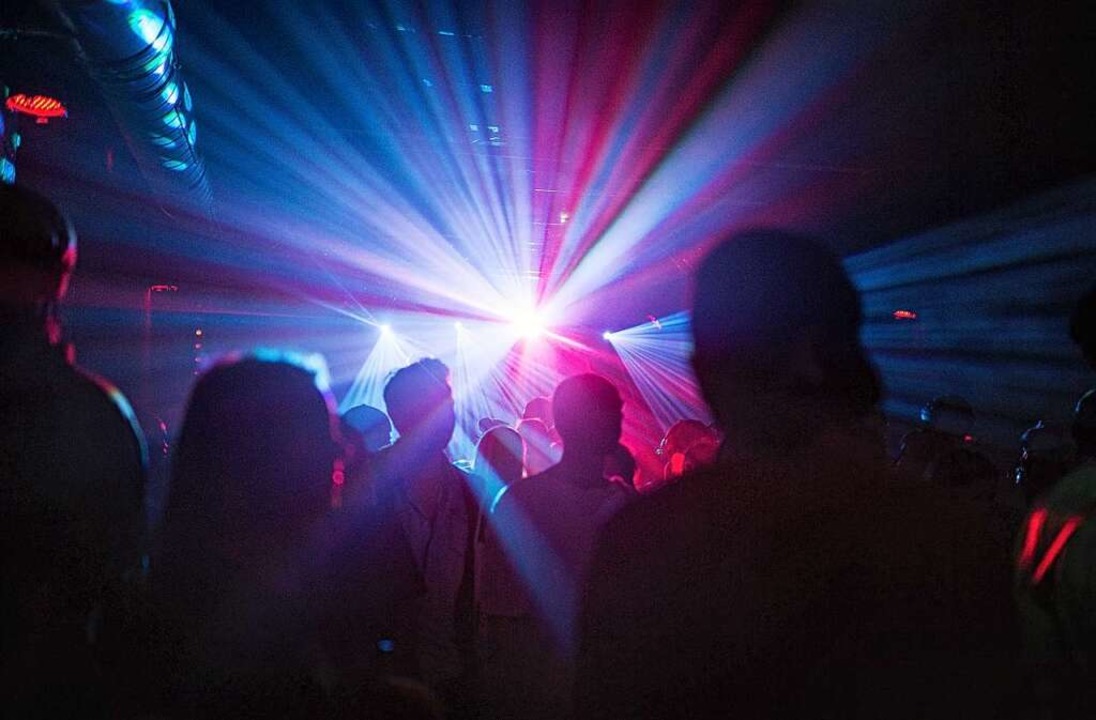 In französischen Nachtclubs häufen sich Attacken mit Spritzen. (Symbolbild)  | Foto: Sophia Kembowski (dpa)