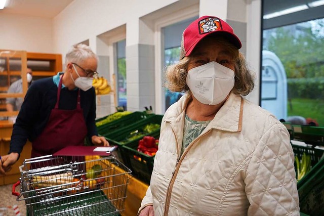 Helga Kllner ist regelmige Kundin i..., dass die Lebensmittelpreise steigen.  | Foto: Lisa Petrich