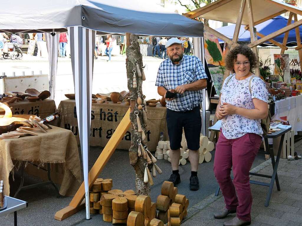 Ein vielfltiges Angebot auf dem Hobby- und Kreativmarkt lockte unzhlige Besucher in die Bonndorfer Innenstadt.