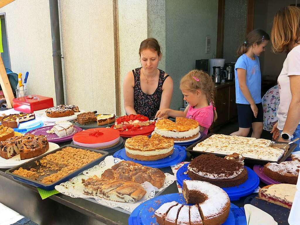 Ein vielfltiges Angebot auf dem Hobby- und Kreativmarkt lockte unzhlige Besucher in die Bonndorfer Innenstadt.