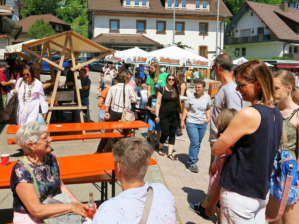 Ein vielfltiges Angebot auf dem Hobby- und Kreativmarkt lockte unzhlige Besucher in die Bonndorfer Innenstadt.