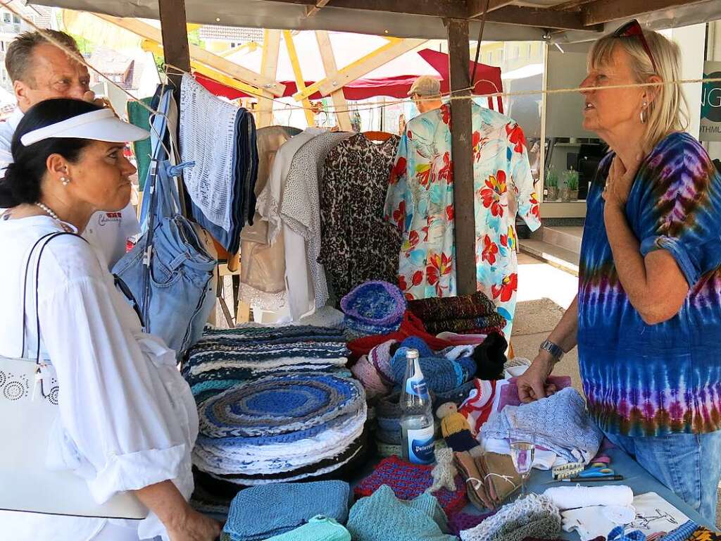 Ein vielfltiges Angebot auf dem Hobby- und Kreativmarkt lockte unzhlige Besucher in die Bonndorfer Innenstadt.