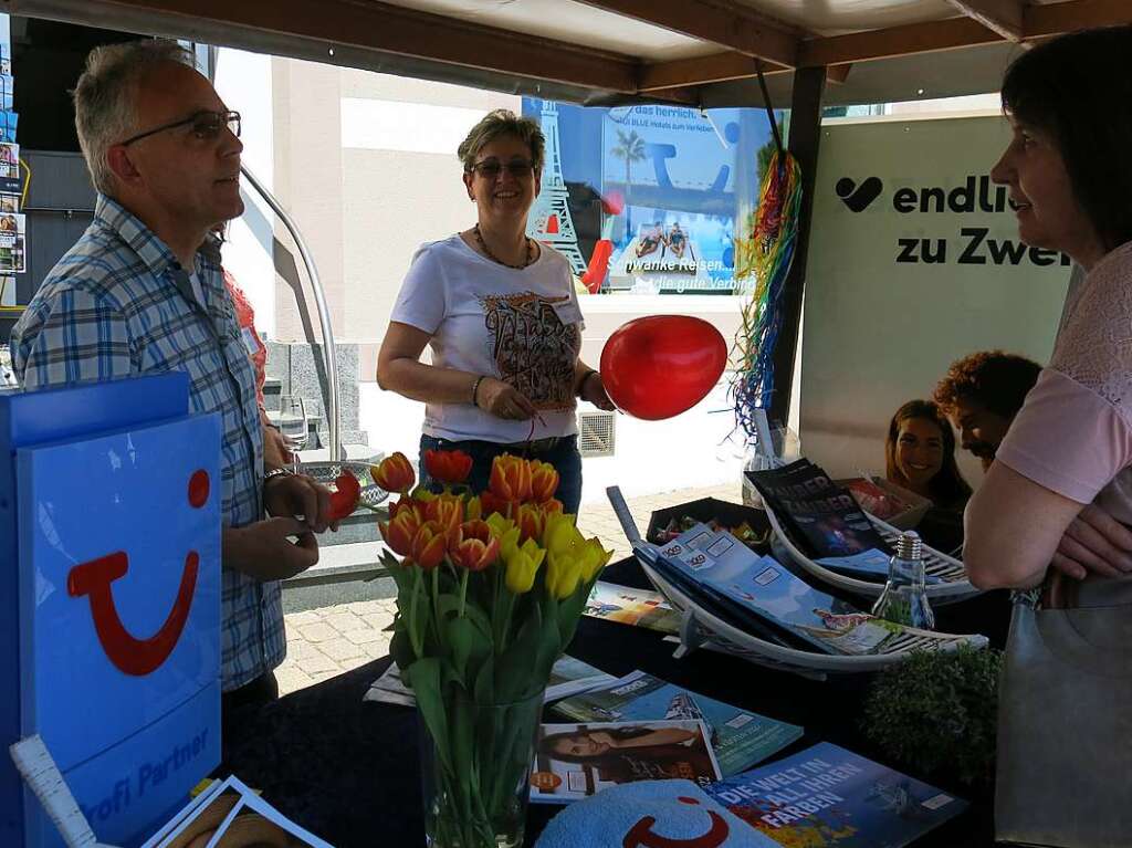 Ein vielfltiges Angebot auf dem Hobby- und Kreativmarkt lockte unzhlige Besucher in die Bonndorfer Innenstadt.