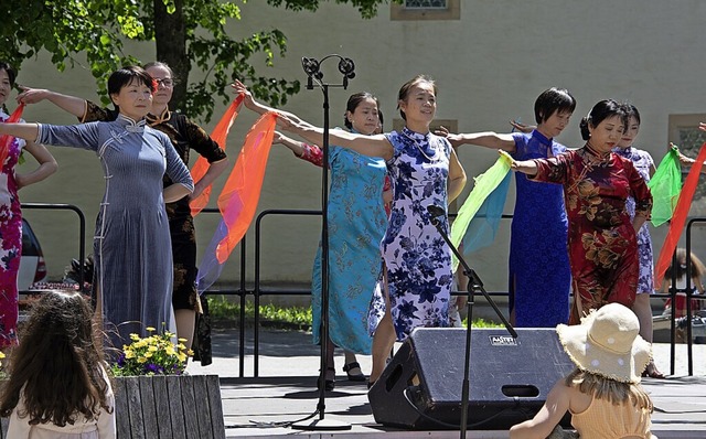 Erstmals beim Internationalen Fest: chinesische Tanzvorfhrungen  | Foto: Volker Mnch