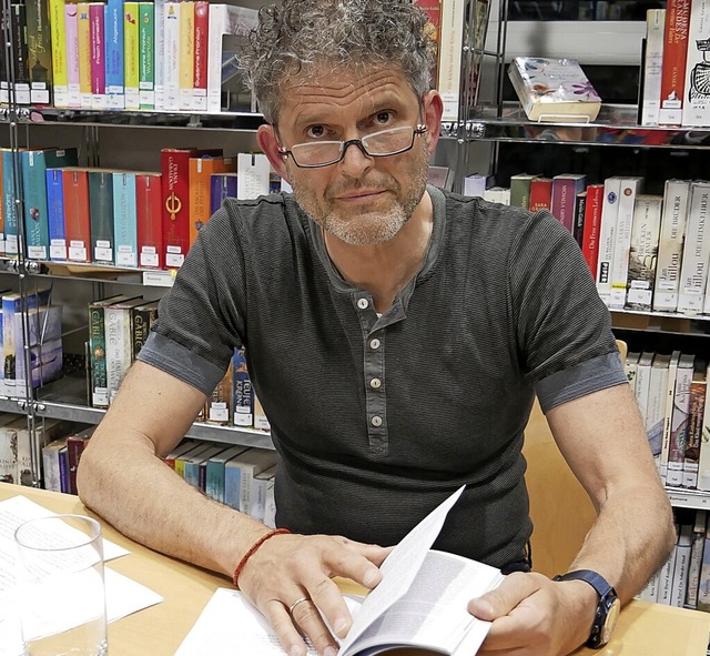 Justus Ammann stellte sein neues Buch  in der Mediathek vor.  | Foto: Michael Gottstein