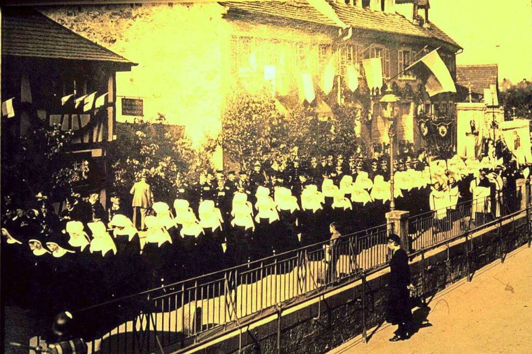 Noch in den 1920er Jahren nahmen viele Ordensschwestern an der Prozession teil.  | Foto: Archiv Hans Sigmund