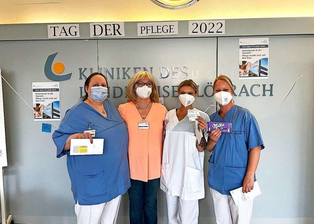 Pflege-Mitarbeitende begehen den Inter...nutzen ihn zum vielfltigen Austausch.  | Foto: Kreiskliniken