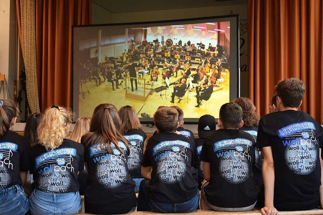 Spannung vor der Leinwand: Die Wollbac...ste Aufgabe des Reutlinger Orchesters.  | Foto: Deborah Widmer