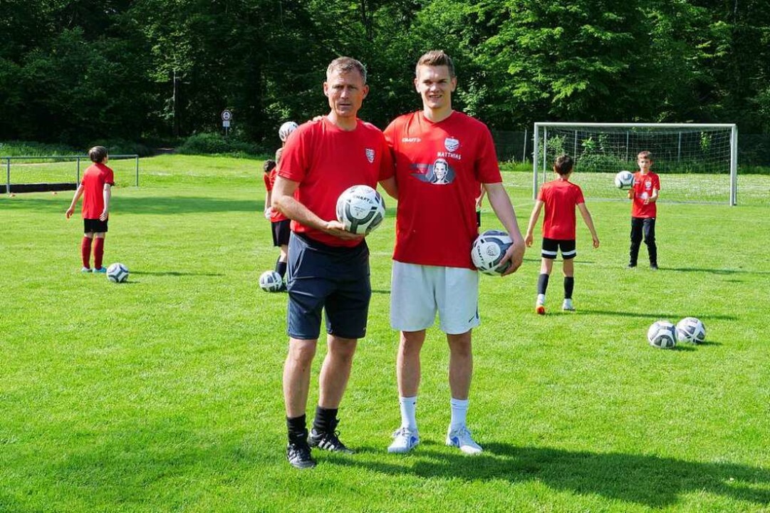 Partner beim Inklusiven Fußballcamp: E...i Ingo Anderbrügge und Matthias Ginter  | Foto: Christian Engel