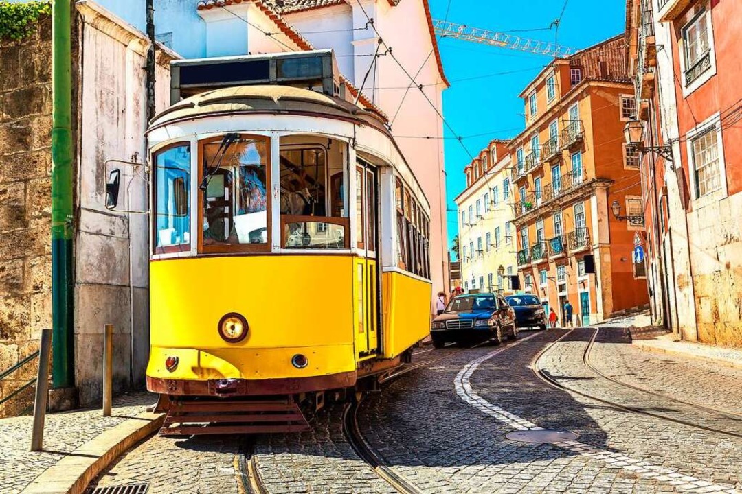 Lissabon-Tram  | Foto: S-F (shutterstock.de)