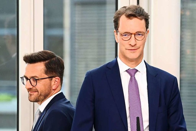 Der Grenunterschied fiel deutlicher ...as Kutschaty (links) und Hendrik Wst.  | Foto: Boris Roessler (dpa)